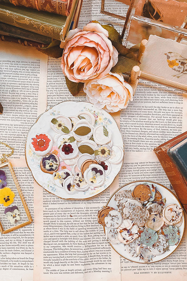 Easy and Adorable Pressed-Flower Crafts and Decor Ideas for the Home
